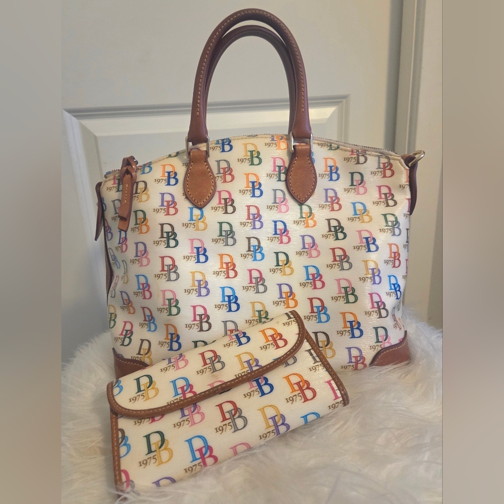 BUNDLE Dooney & Bourke 1975 Multicolor Signature with Matching Wallet